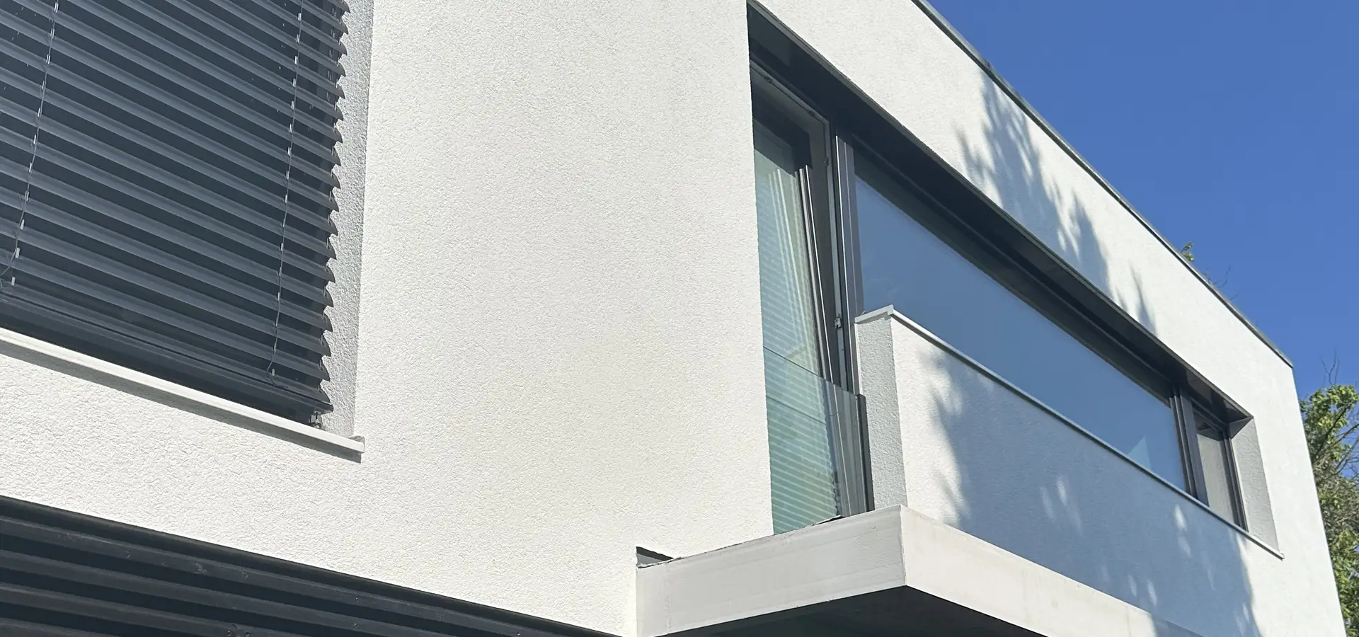 Sanierte Fassade des Einfamilienhauses in Dreieich