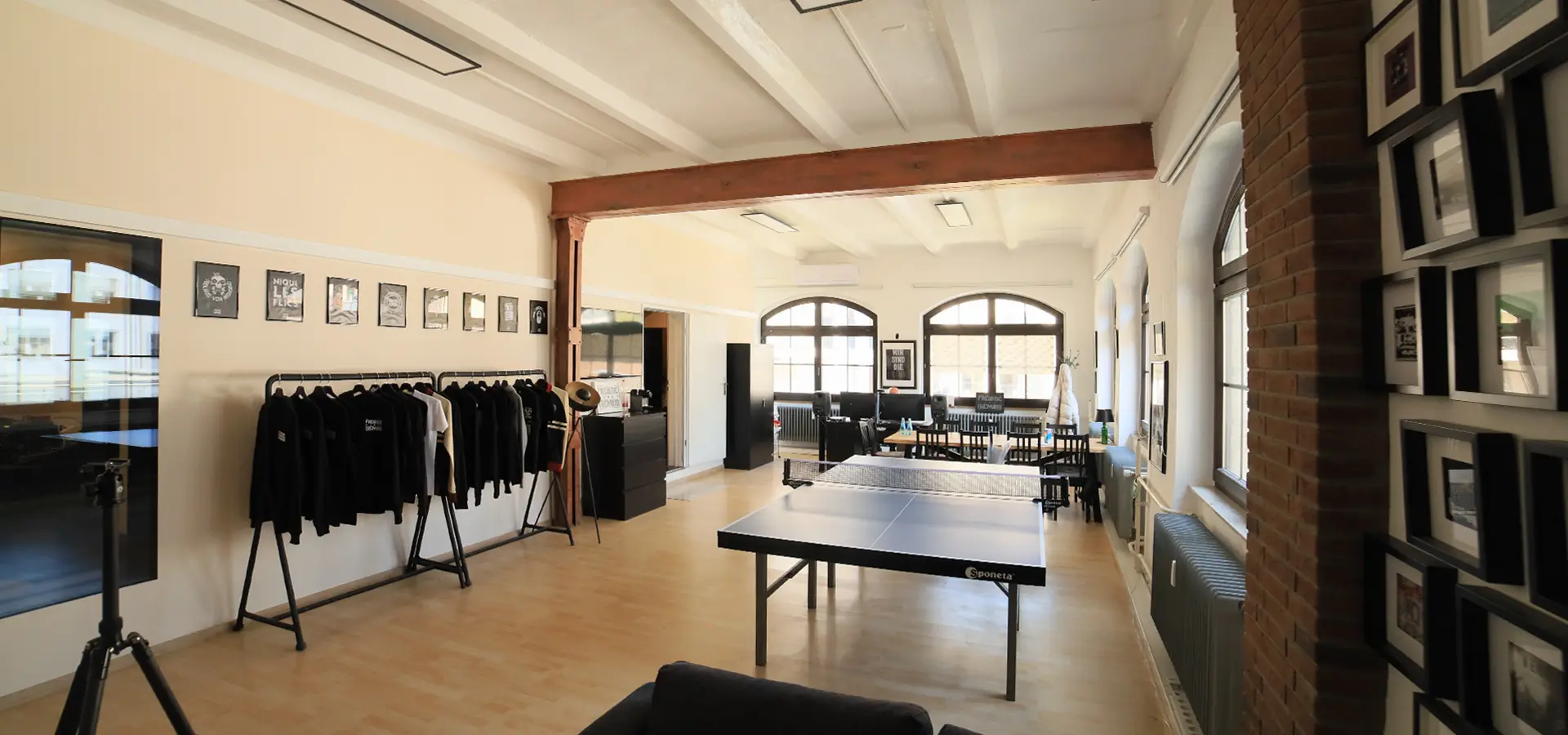 Innenansicht des Tonstudios 'Freunde von Niemand' in Frankfurt